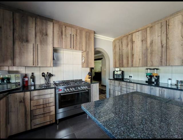 4 BEDROOM HOUSE FOR SALE IN THREE RIVERS EAST